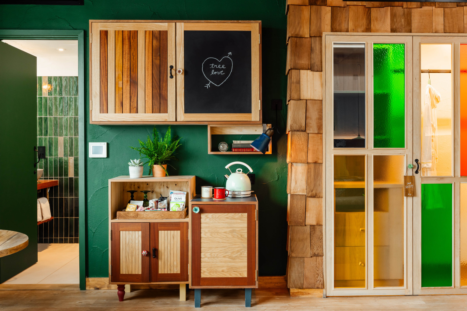 Two Queens Treehouse Hotel Manchester 23 min Two Queens Treehouse Hotel Manchester 23 min