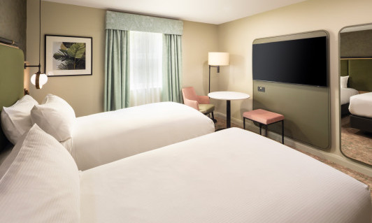 DT Hilton T2 001